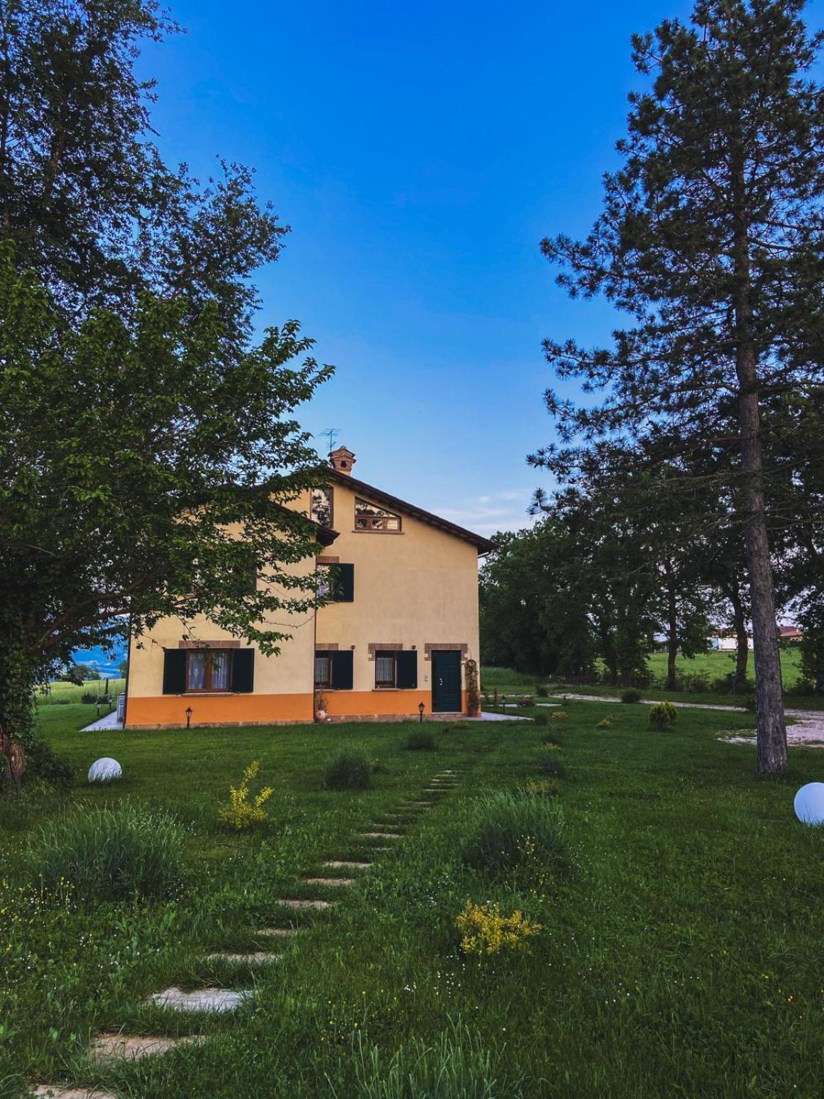 Villa Tadina Gualdo Tadino Exterior photo